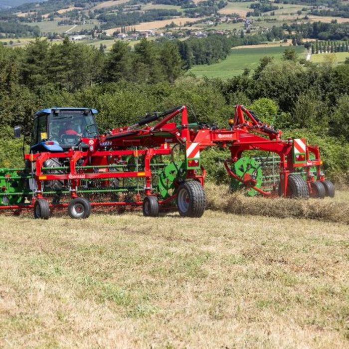 Side transport position of Enorossi CR-850 basket bar rake