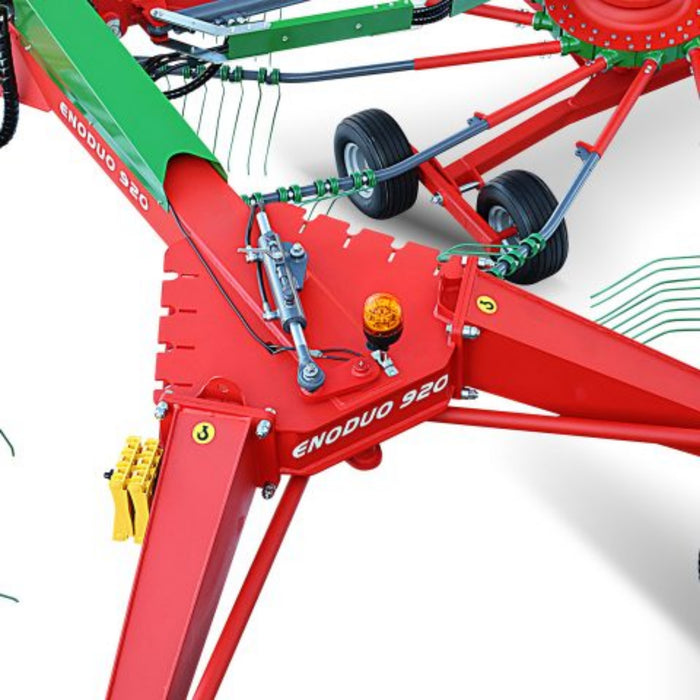Enorossi ENODUO 920 double rotary rake frame and pivoting hitch detail