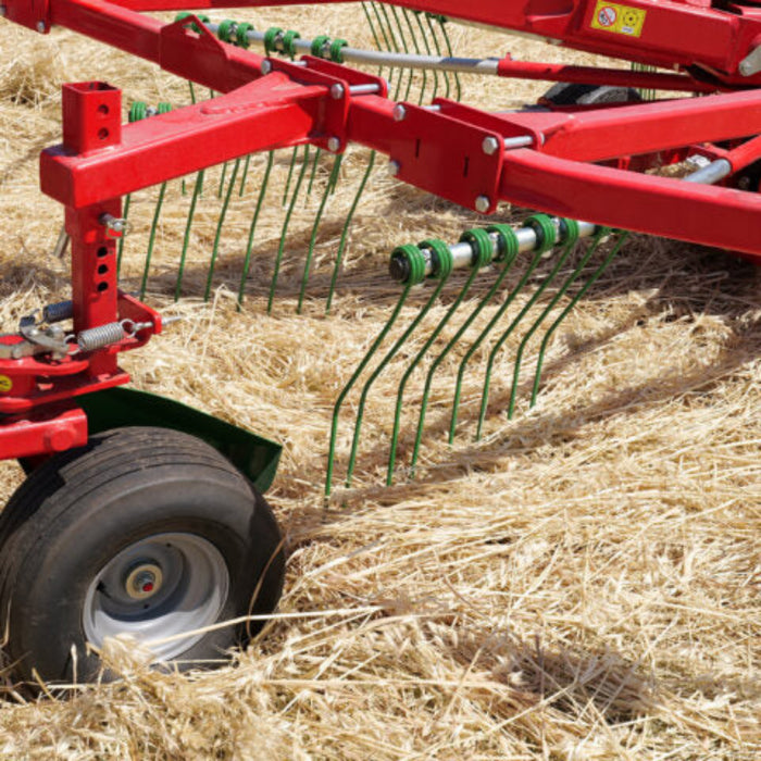 Enorossi TRACER 780 double rotary rake overall machine layout in field