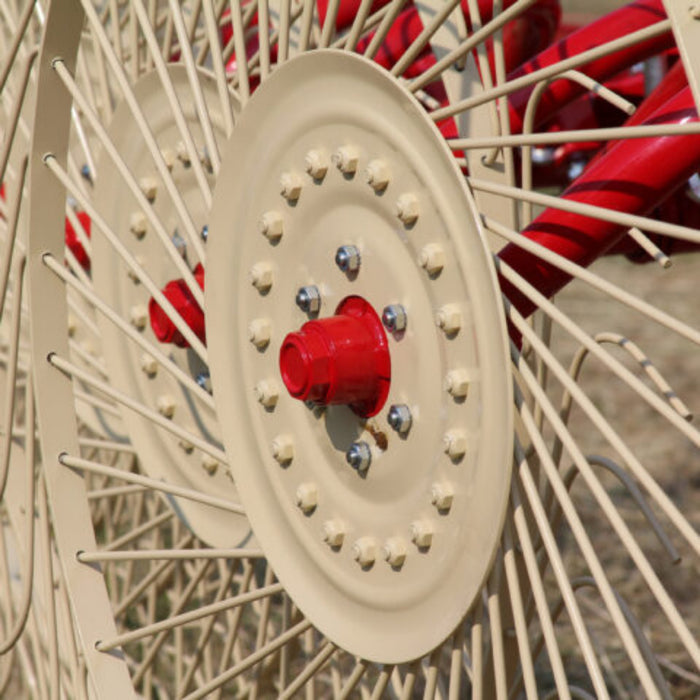 Rake wheel hub and tine configuration on Enorossi forage rake