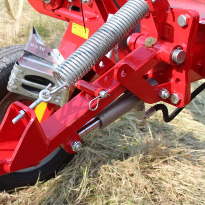 Frame and linkage detail on Enorossi BATRAKE wheel rake