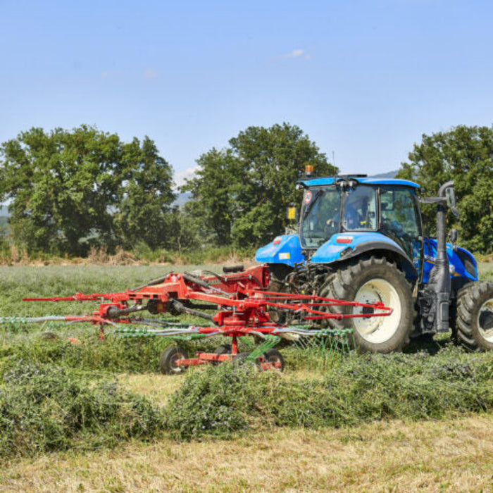 Enorossi ENODUO 650H double rotor hay rake side view in field