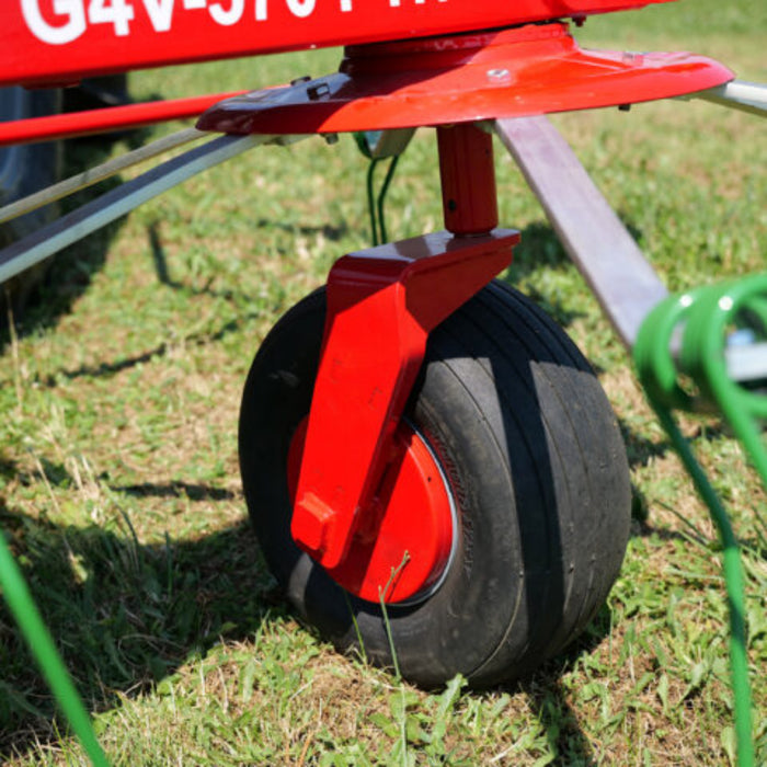 Transport wheel and tire detail on Enorossi VORTEX G4 hay tedder