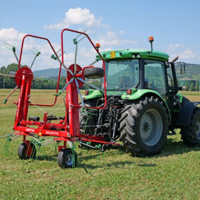 Three-point hitch connection of Enorossi VORTEX G4 hay tedder