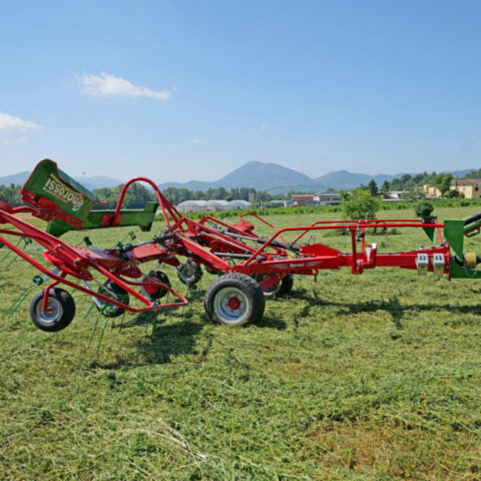 Side transport view of Enorossi VORTEX G6-740 PROFILINE hay tedder with chassis